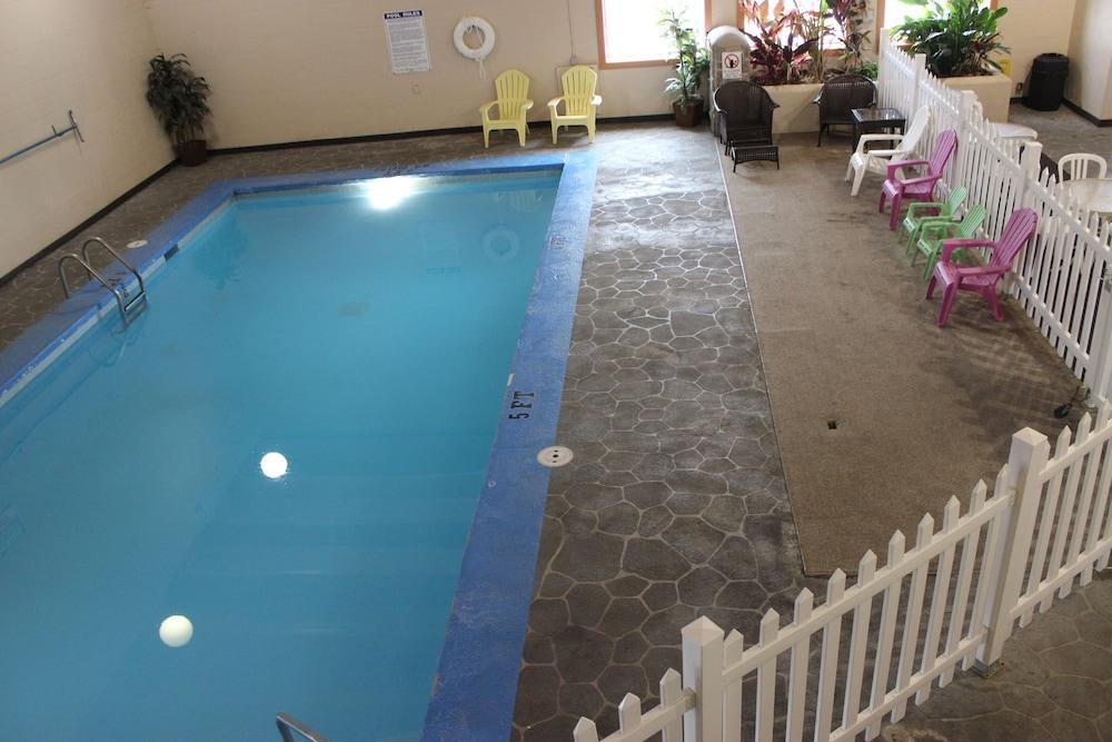Knights Inn And Suites - Grand Forks Esterno foto