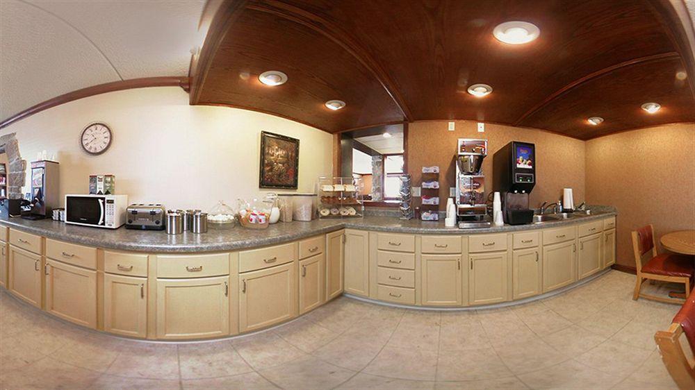 Knights Inn And Suites - Grand Forks Esterno foto