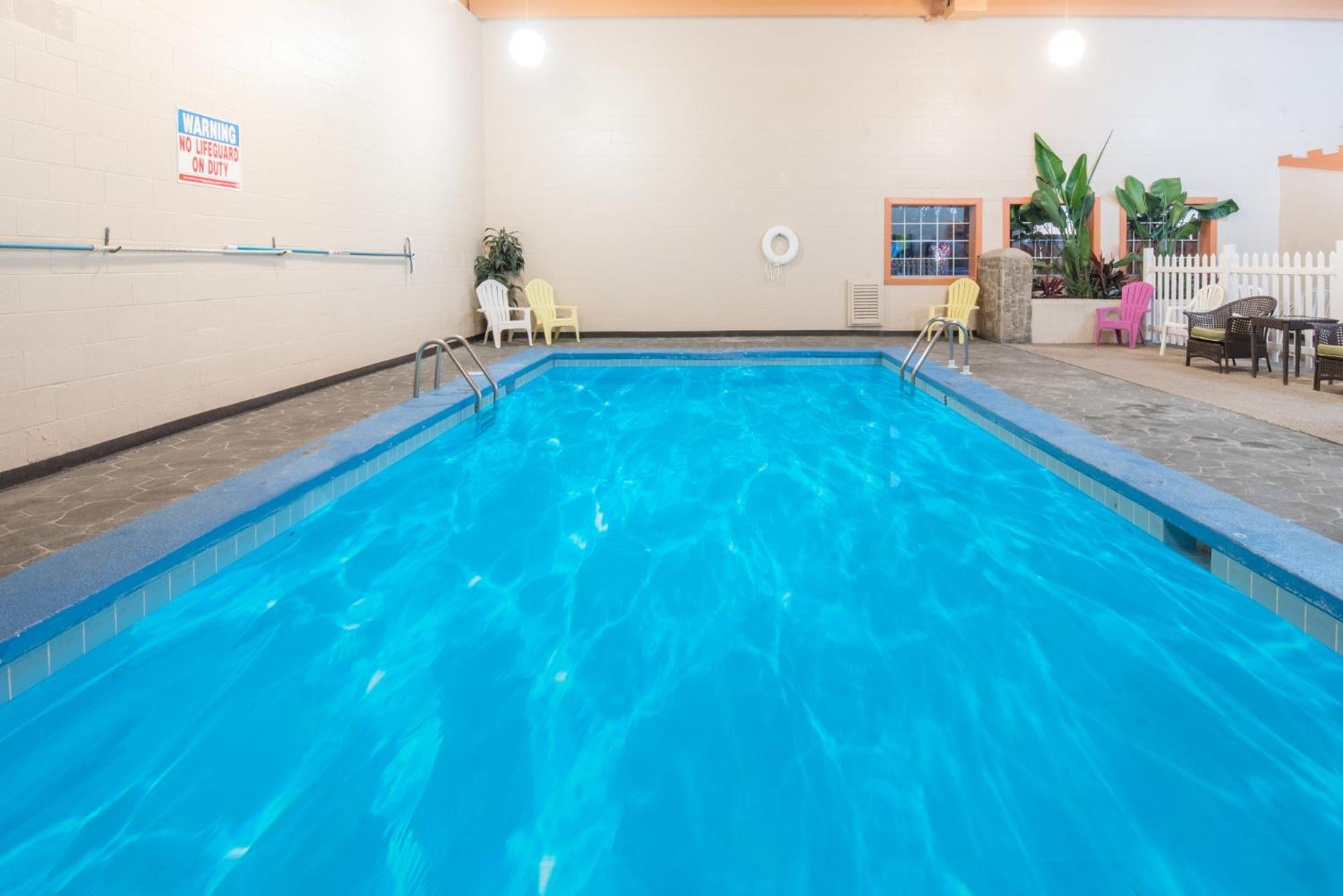 Knights Inn And Suites - Grand Forks Esterno foto