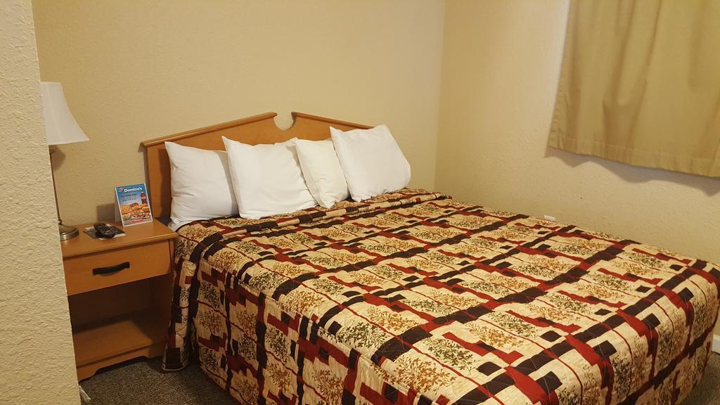Knights Inn And Suites - Grand Forks Esterno foto