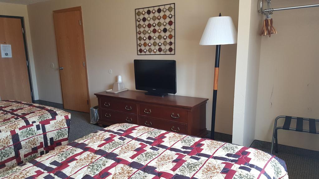 Knights Inn And Suites - Grand Forks Esterno foto