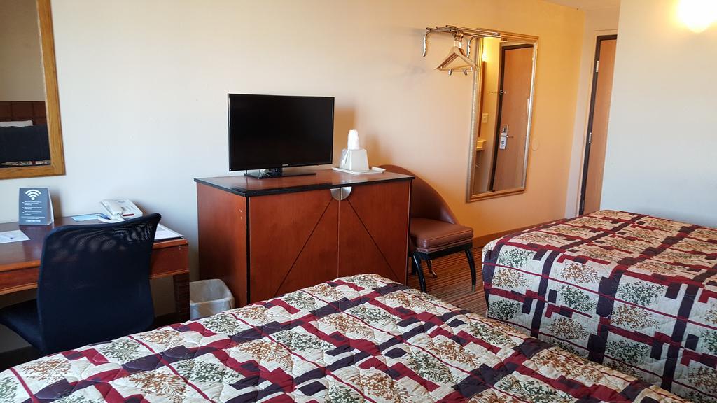 Knights Inn And Suites - Grand Forks Esterno foto