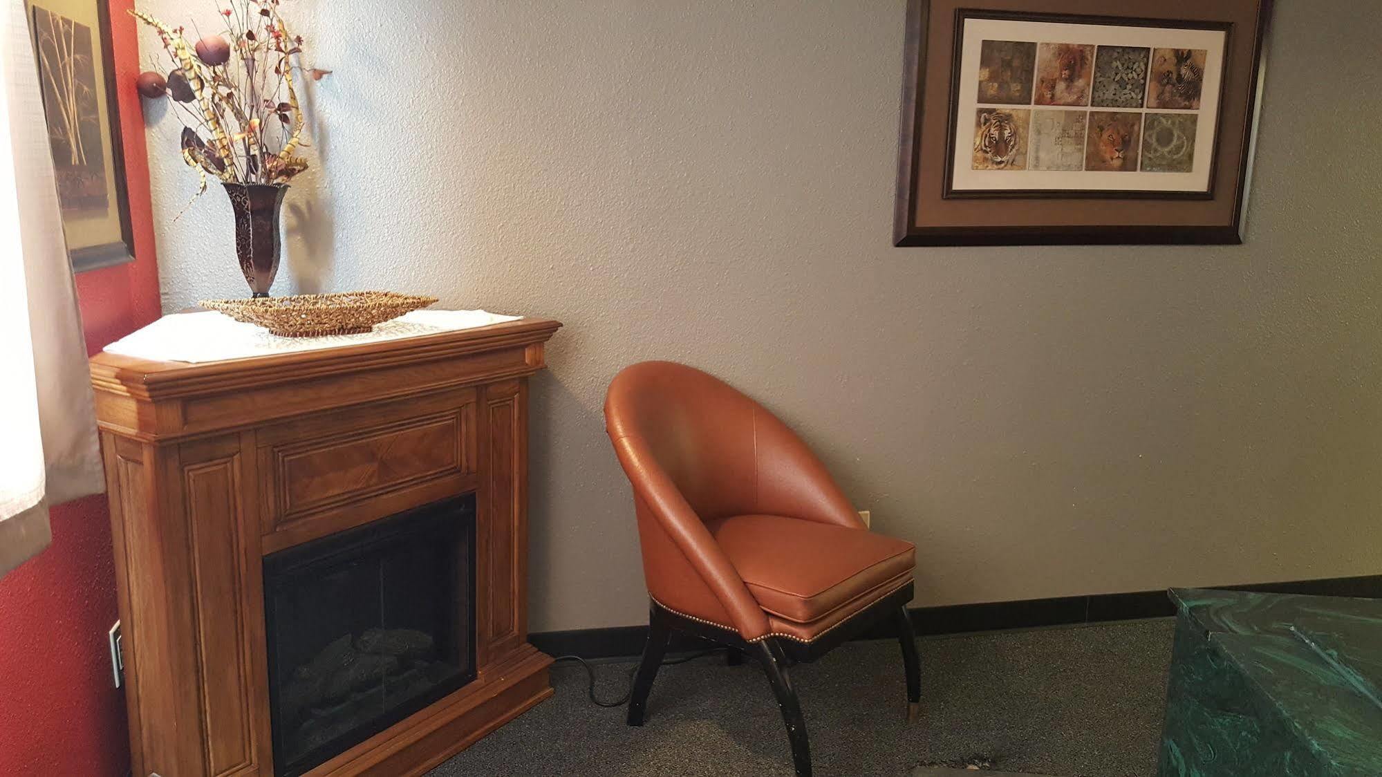 Knights Inn And Suites - Grand Forks Esterno foto