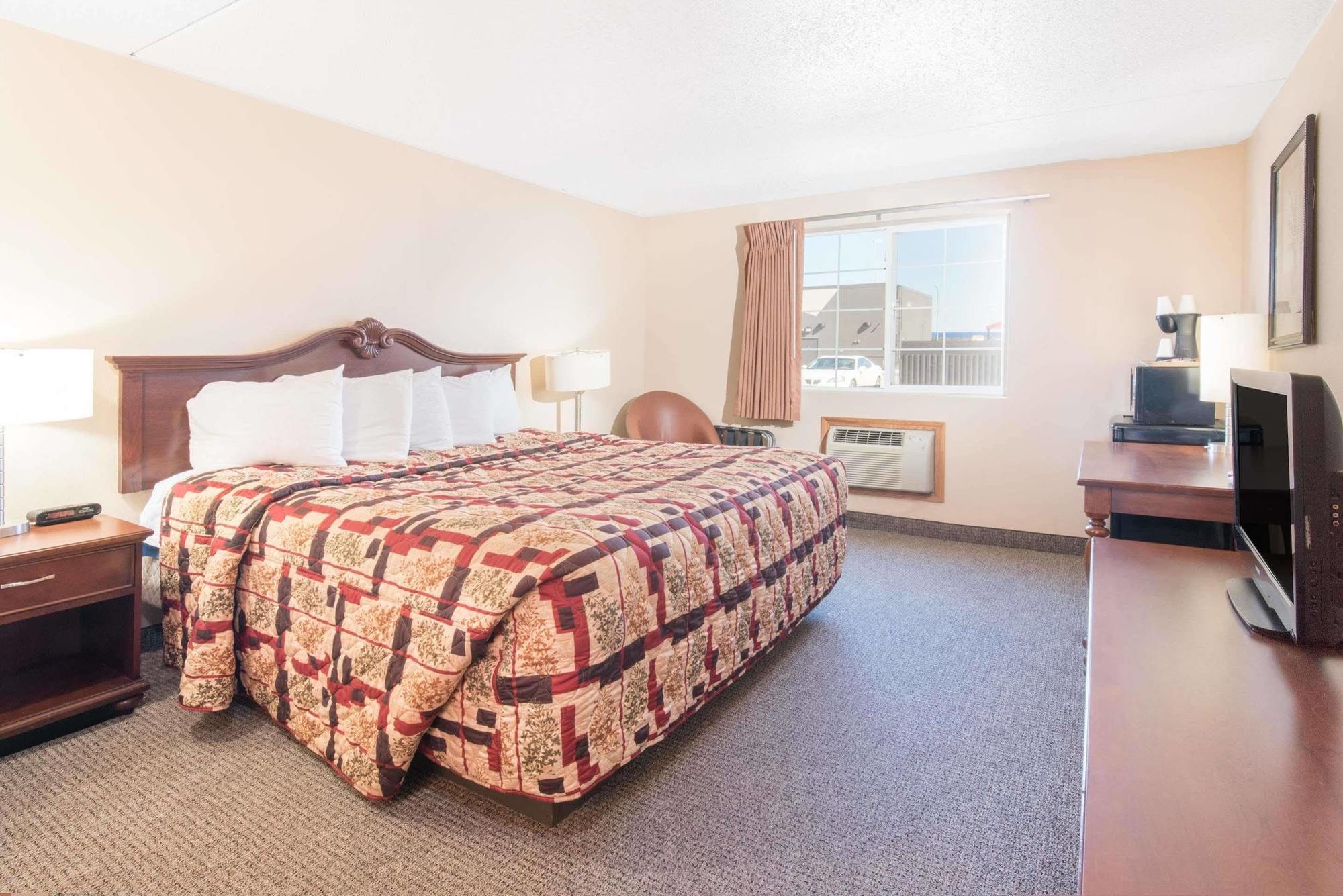 Knights Inn And Suites - Grand Forks Esterno foto