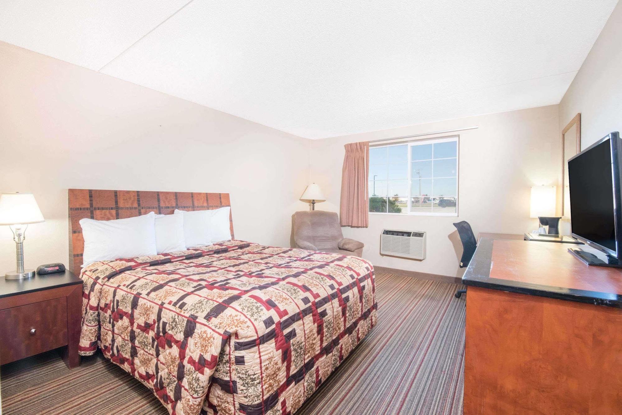 Knights Inn And Suites - Grand Forks Esterno foto