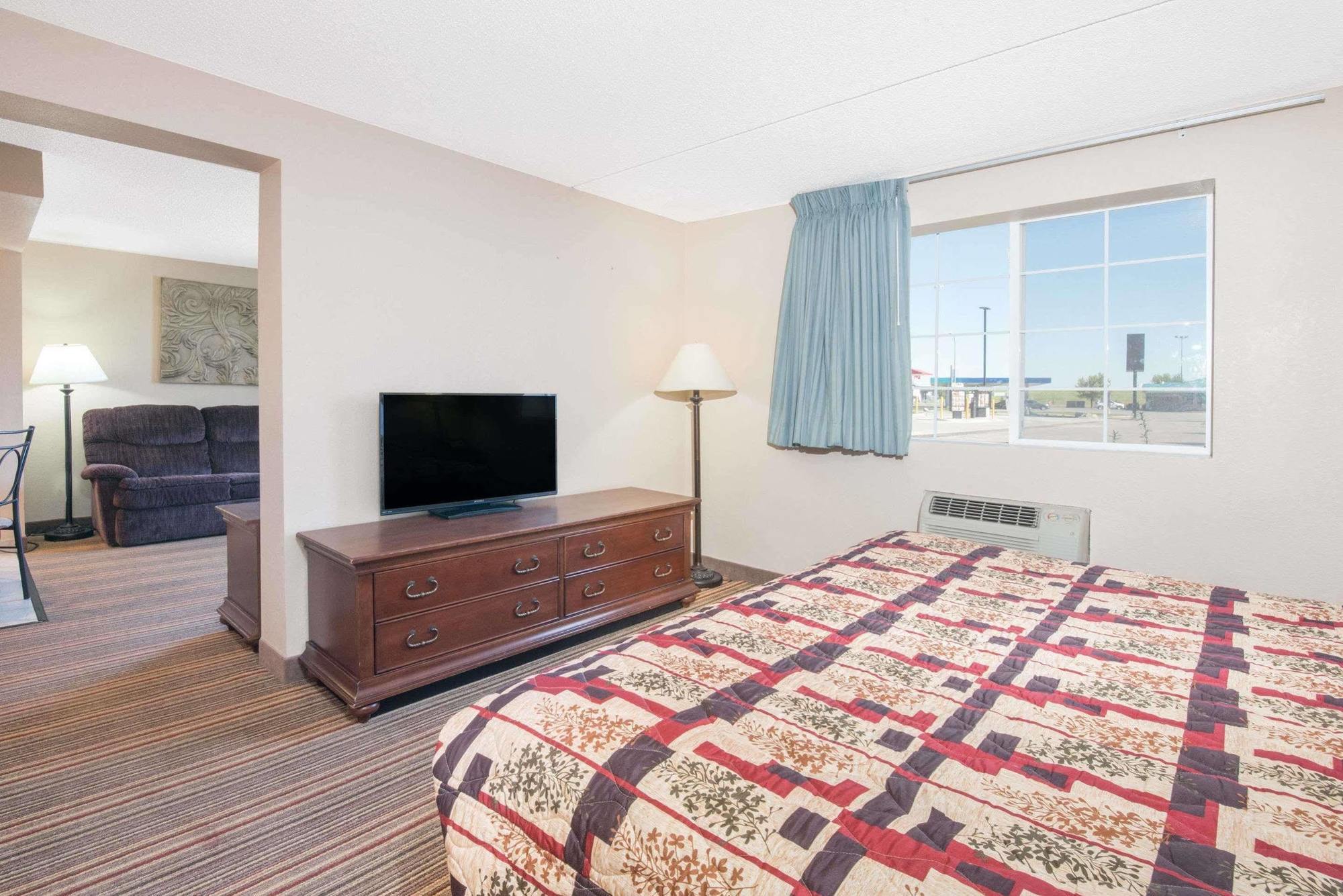 Knights Inn And Suites - Grand Forks Esterno foto