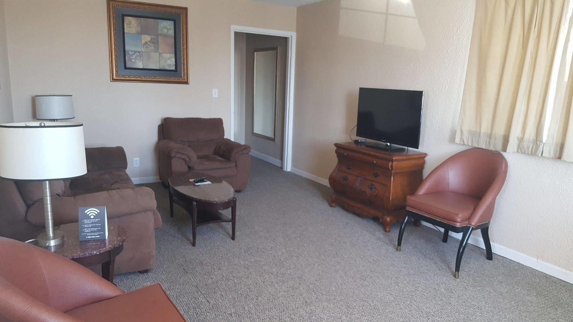 Knights Inn And Suites - Grand Forks Esterno foto