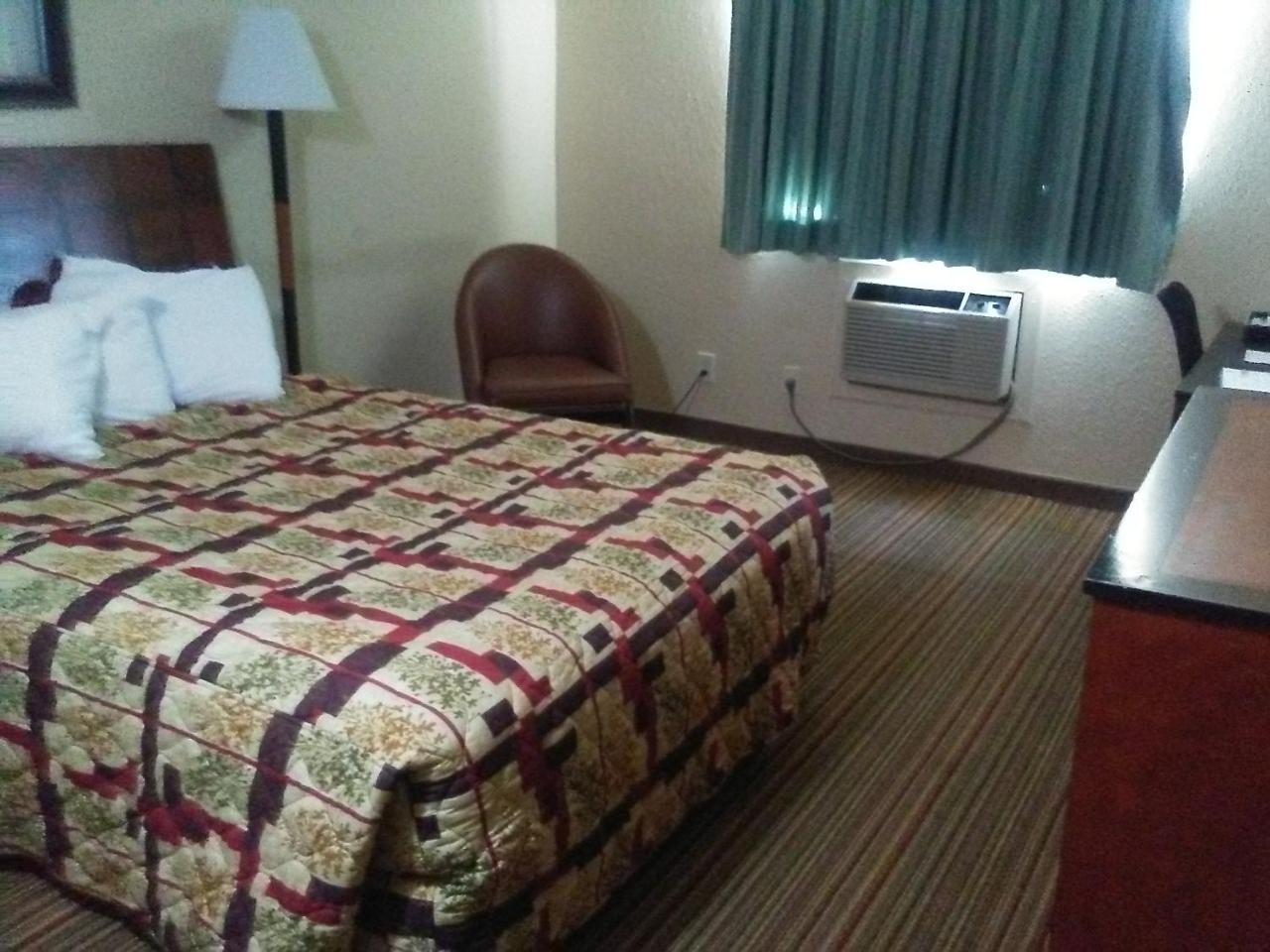 Knights Inn And Suites - Grand Forks Esterno foto
